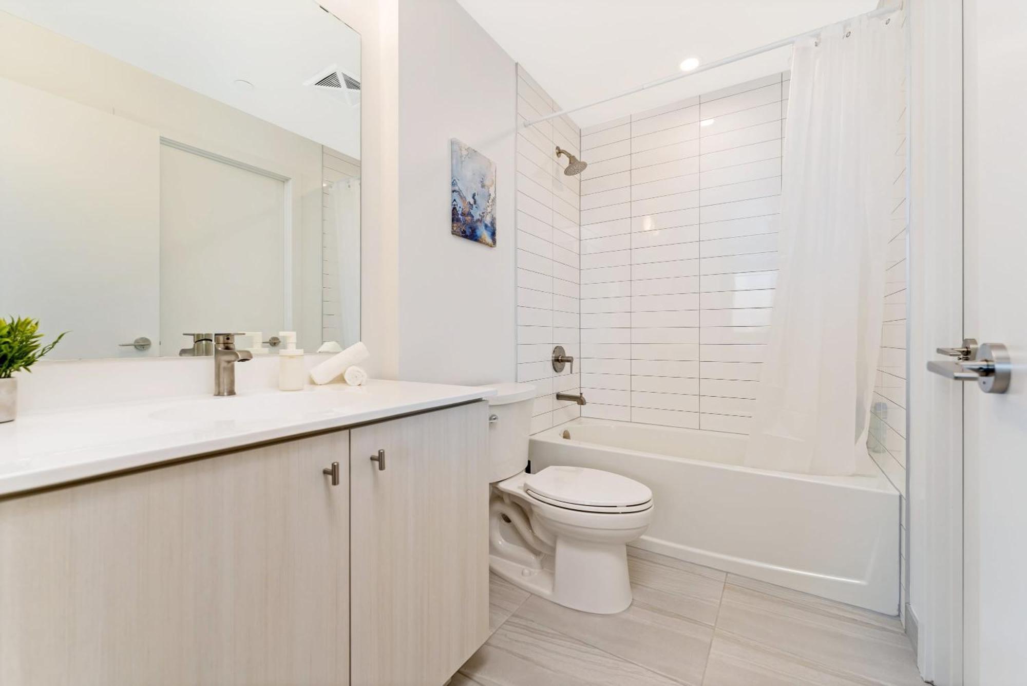 Apartmán Luxury 1Br King Bed Unit - Private Balcony Kitchener Exteriér fotografie